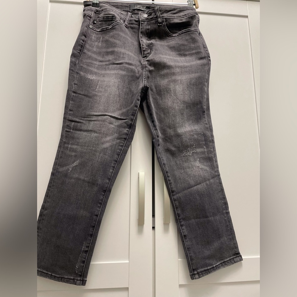 Judy Blue Charcoal Skinny Capri Jeans. Slight distress stitching